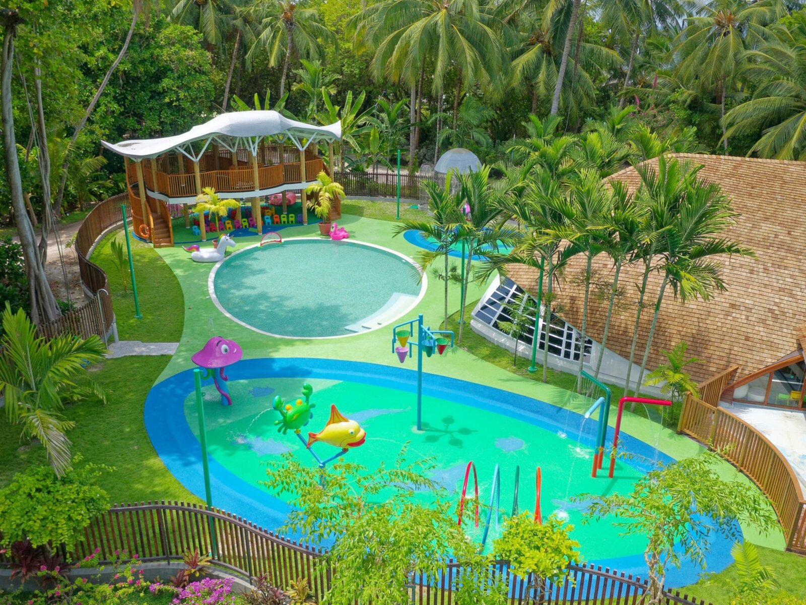 002 - Kuramathi Island Resort.jpg