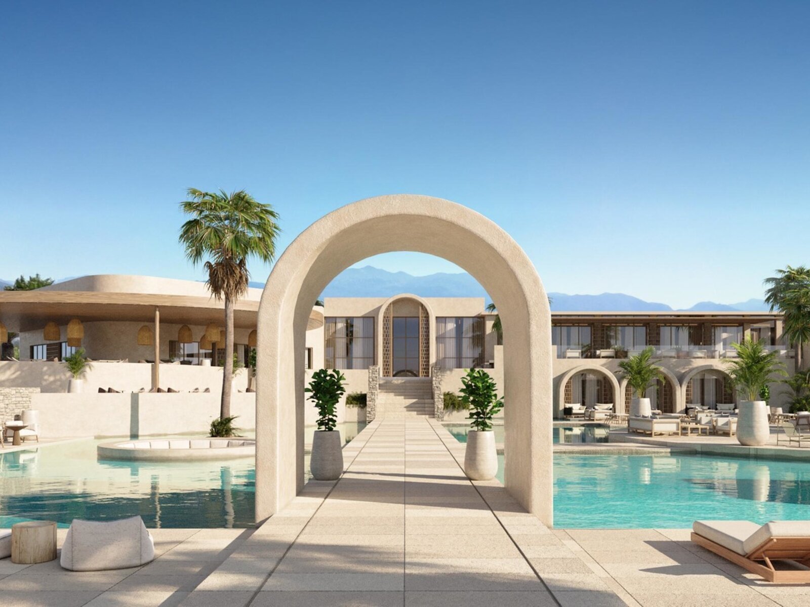 005 - Nana Royal.jpg