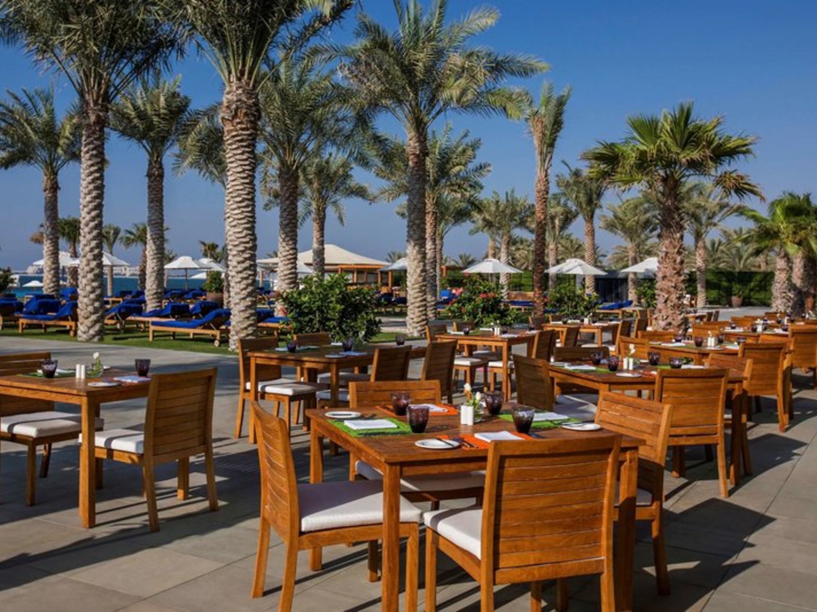 046 - DoubleTree by Hilton Dubai Jumeirah Beach.jpg