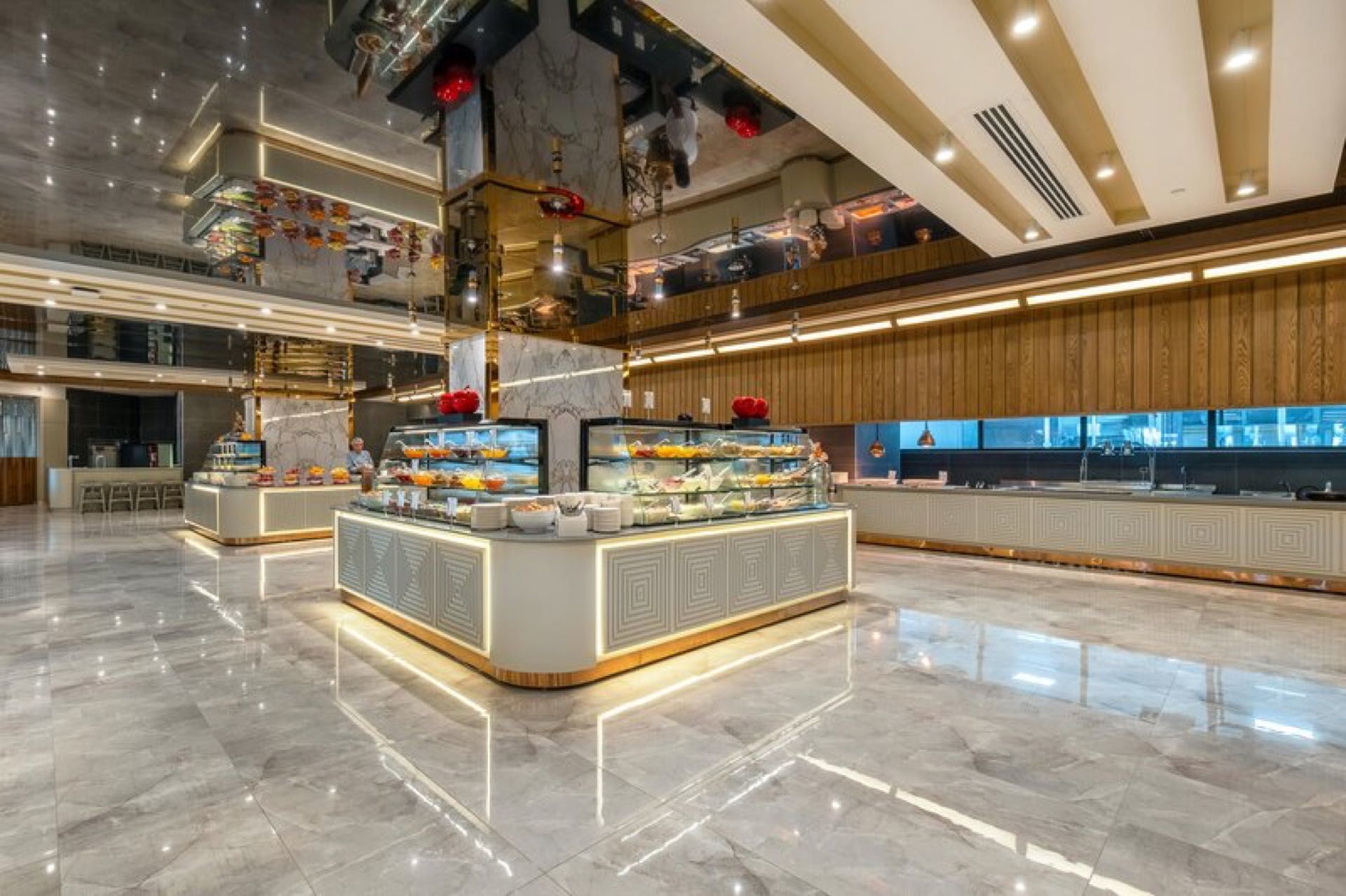 008 - Lago Hotel.jpg