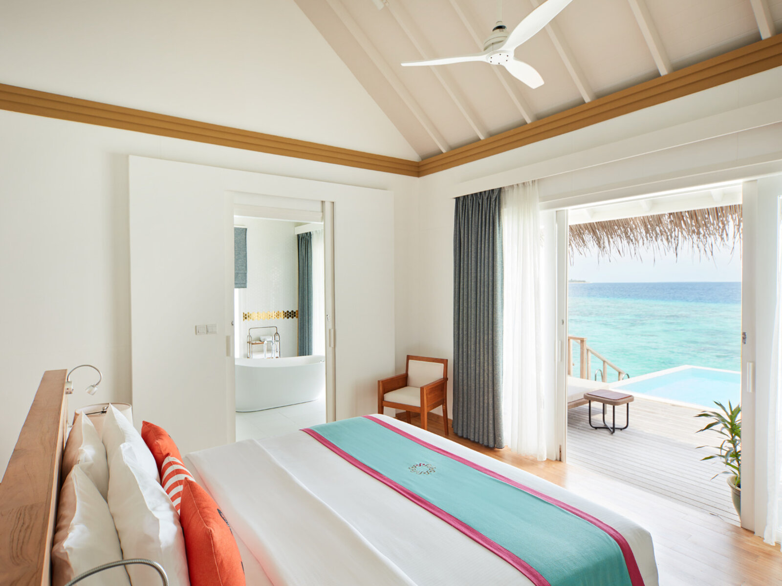 036 - Sun Aqua Iru Veli.jpg