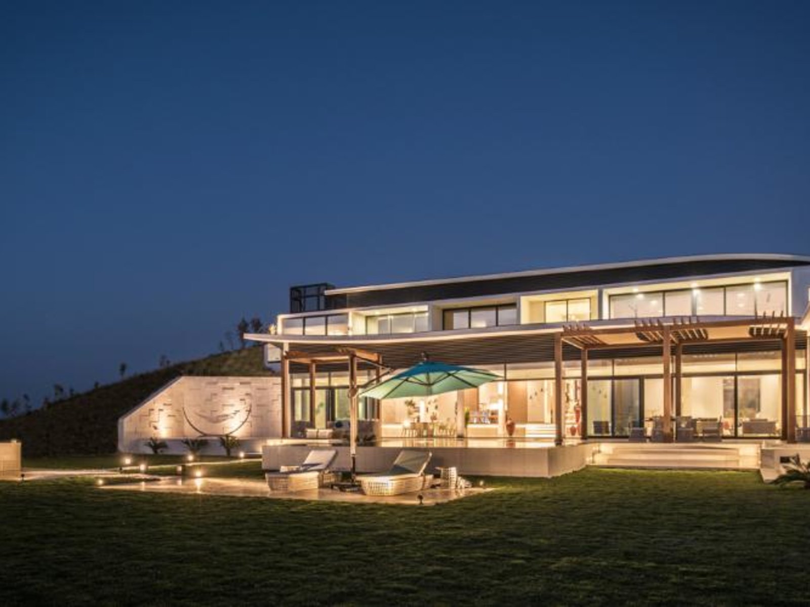 025 - Zaya Nurai Island.jpg