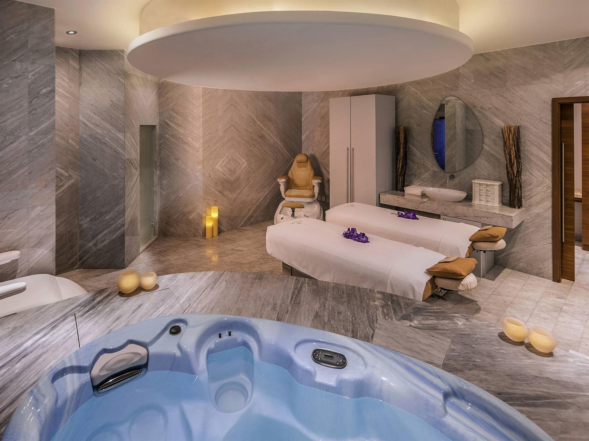 009 - The Retreat Palm Dubai MGallery by Sofitel.jpg