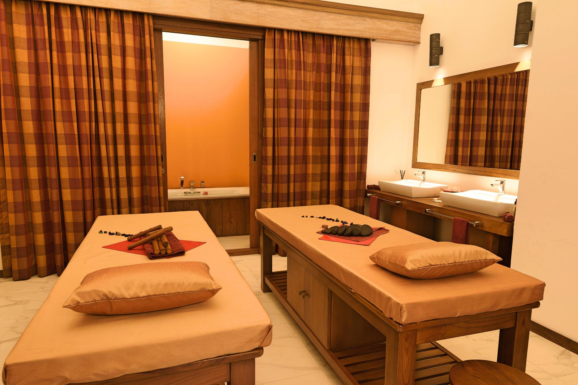 009 - Dhigufaru Island Resort.jpg