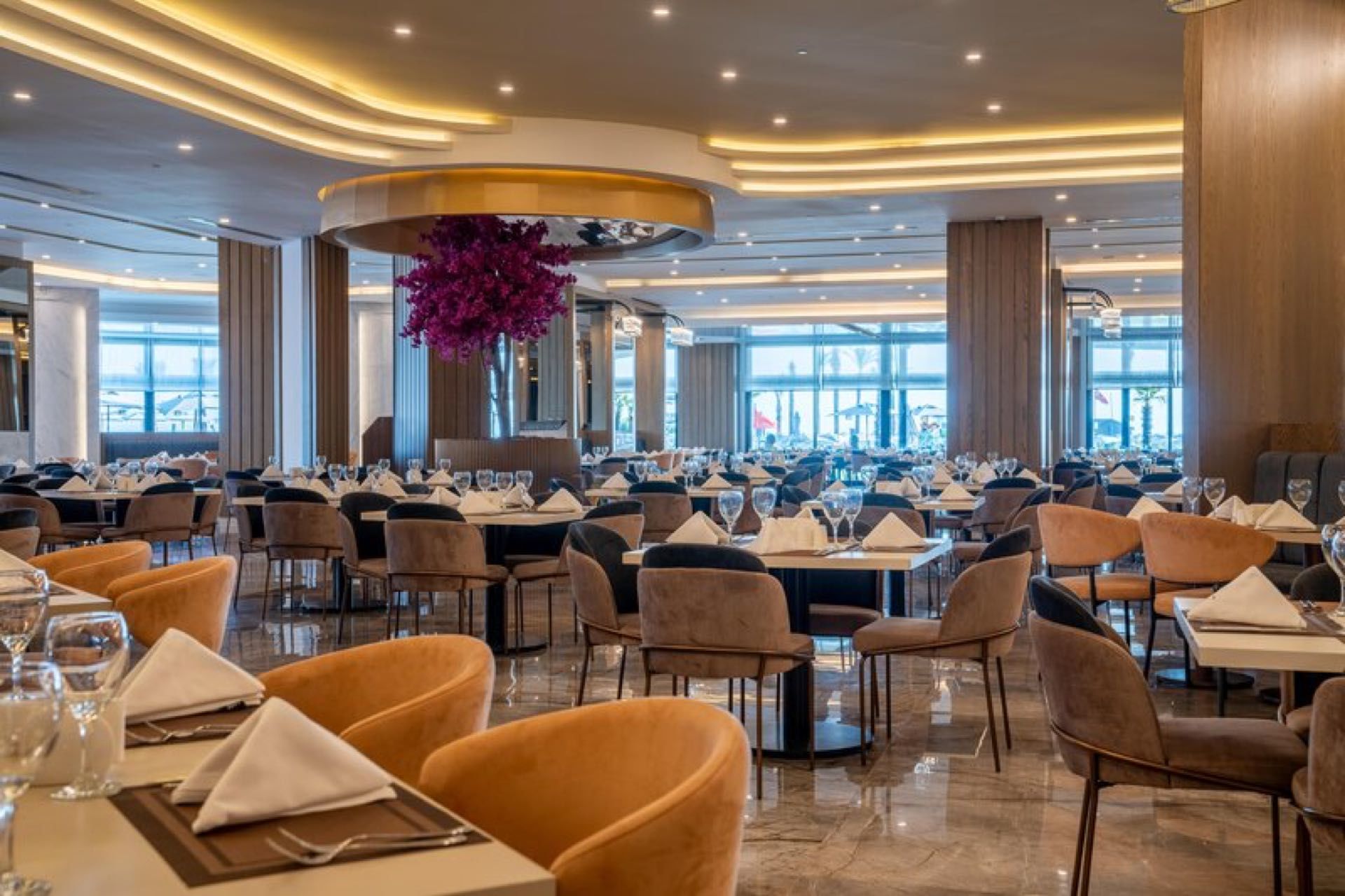 011 - Lago Hotel.jpg