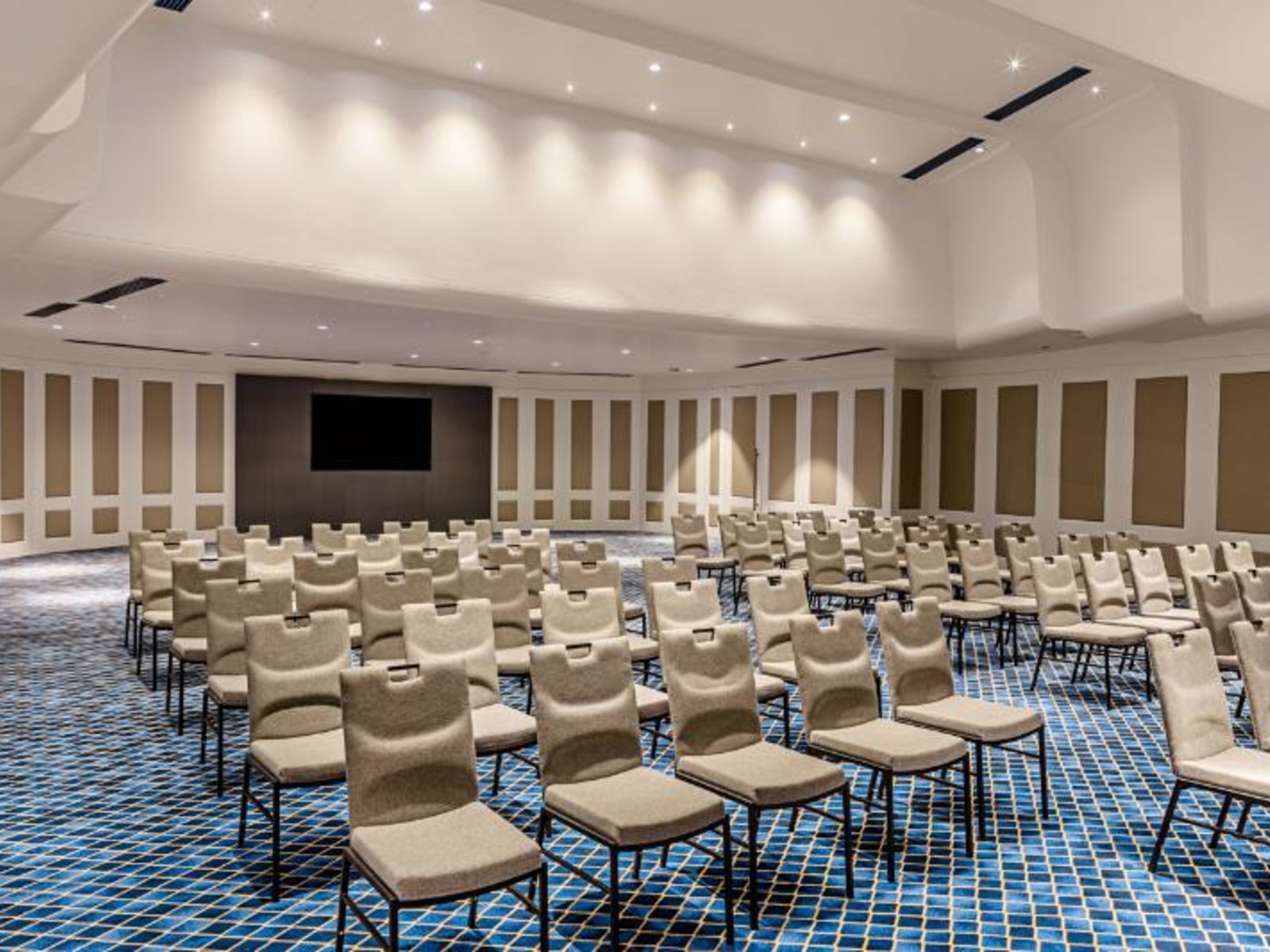 004 - Paramount Hotel Dubai.jpg