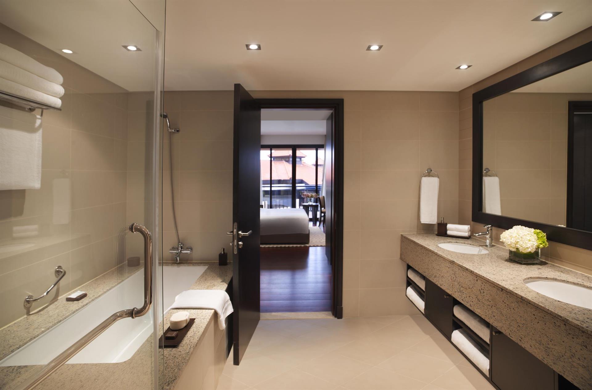 004 - Anantara Dubai The Palm Resort & Spa.jpg