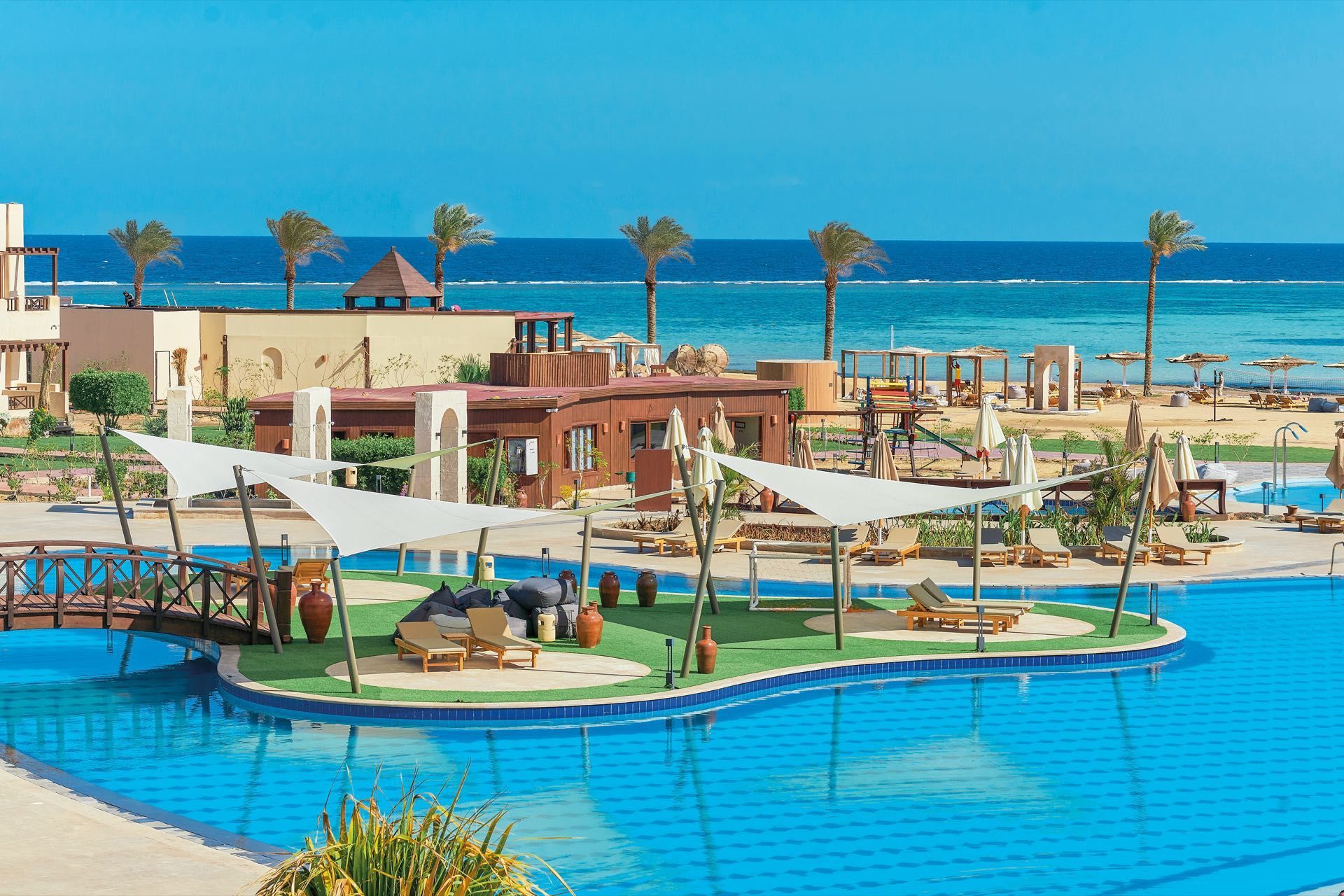 002 - True Beach Resort.jpg