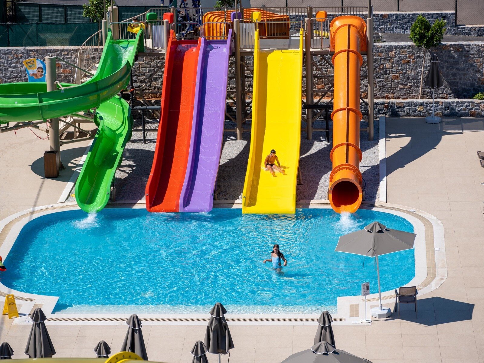 010 - Nana Royal.jpg