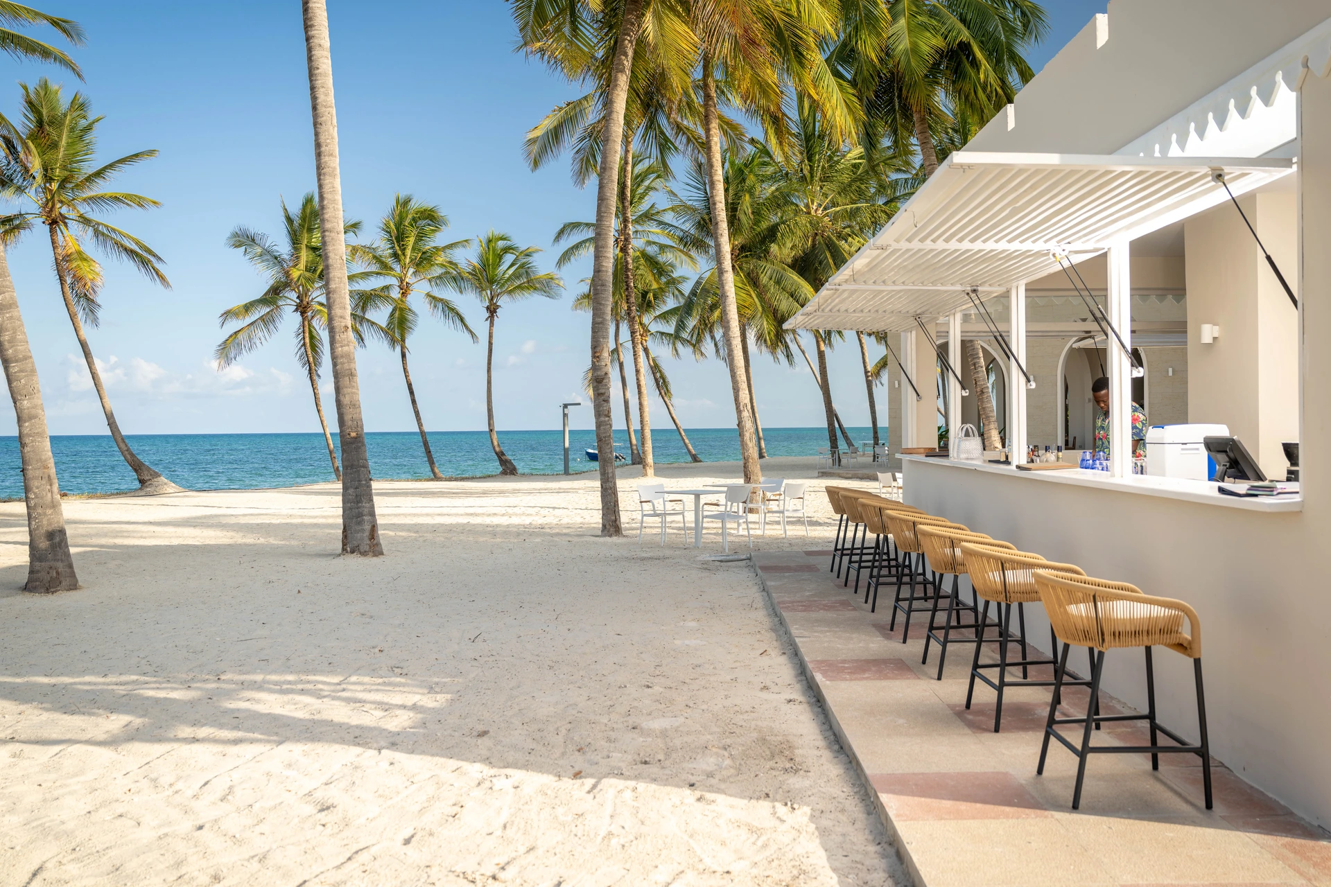 Diamonds Bijoux · Strandterrasse unter Kokospalmen