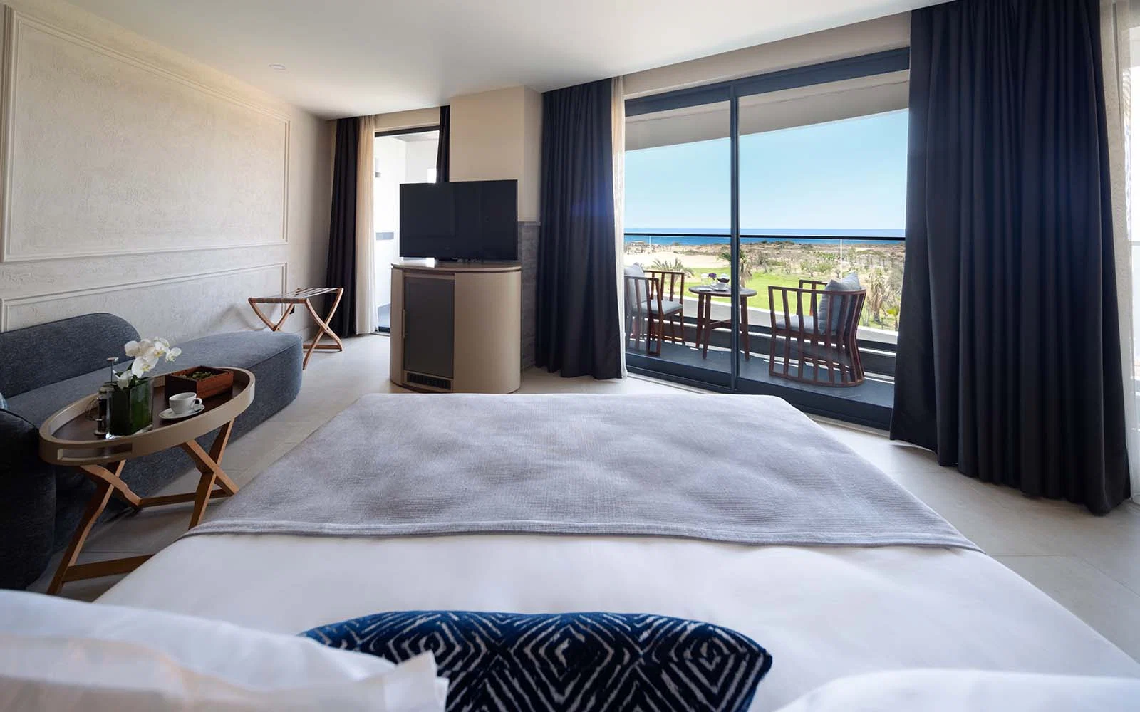 LIU Resorts · BREEZE SUITE