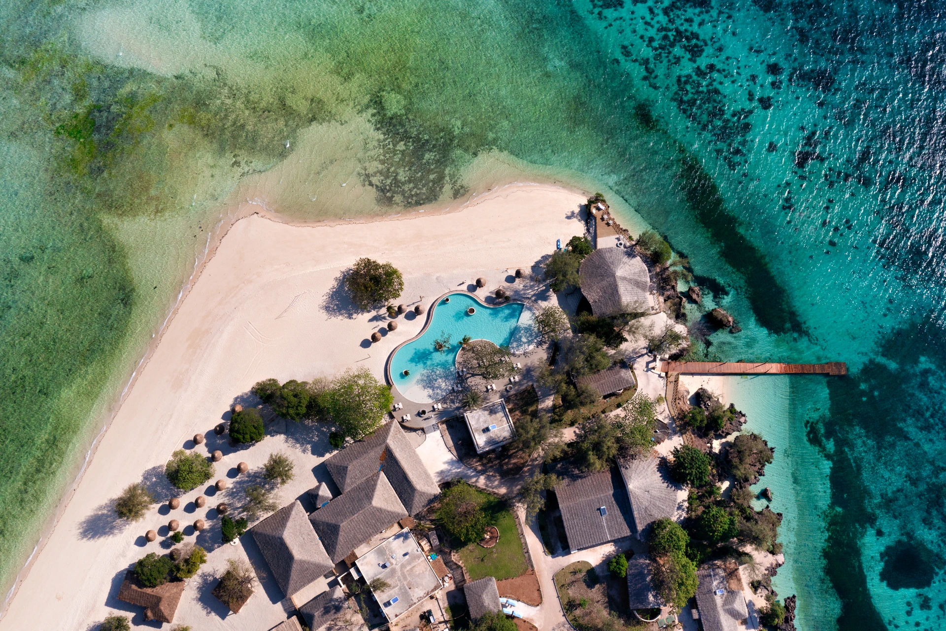 Bawe Island Zanzibar · Pool und Sandstrand von oben