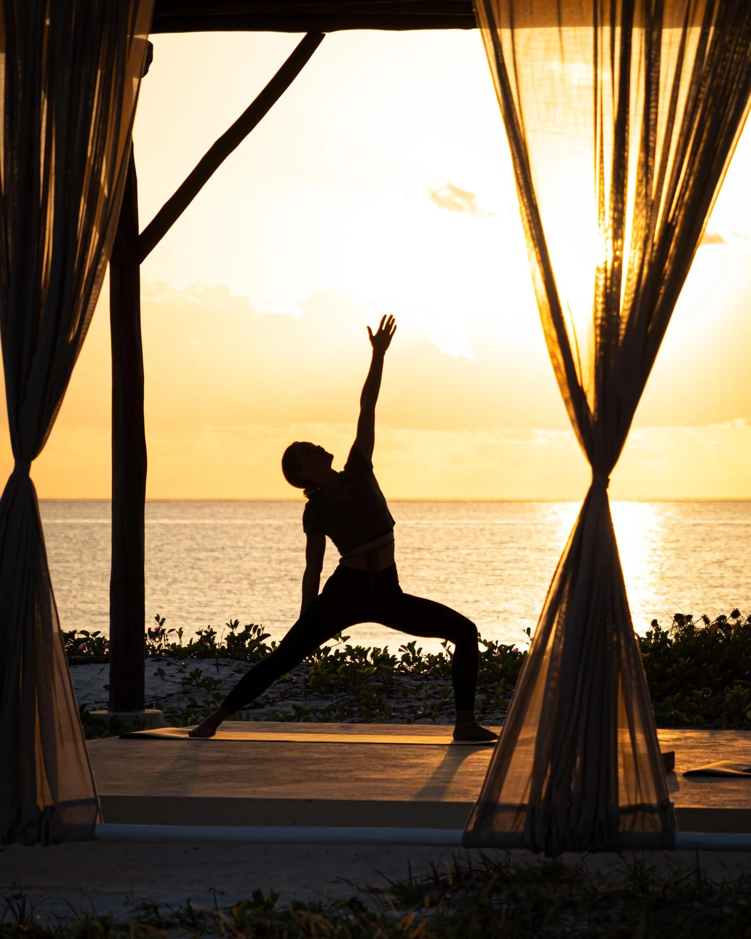 Zanzibar White Sand Luxury Villas & Spa · Yoga am Strand