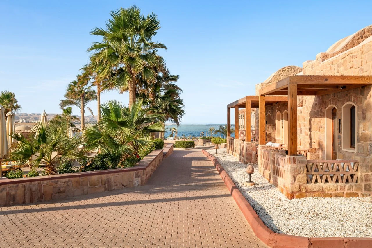 Mövenpick Resort El Quseir · Superior-Zimmer mit Queensize-Bett und teilweise Meerblick