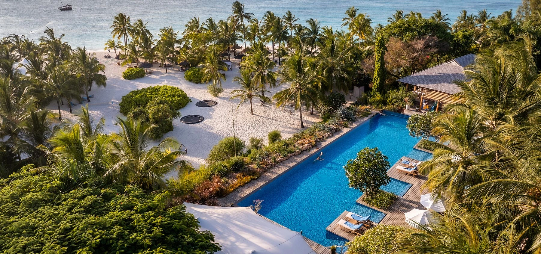 Zuri Zanzibar · Zuri Zanzibar · Pool und tropischer Garten mit Meerblick