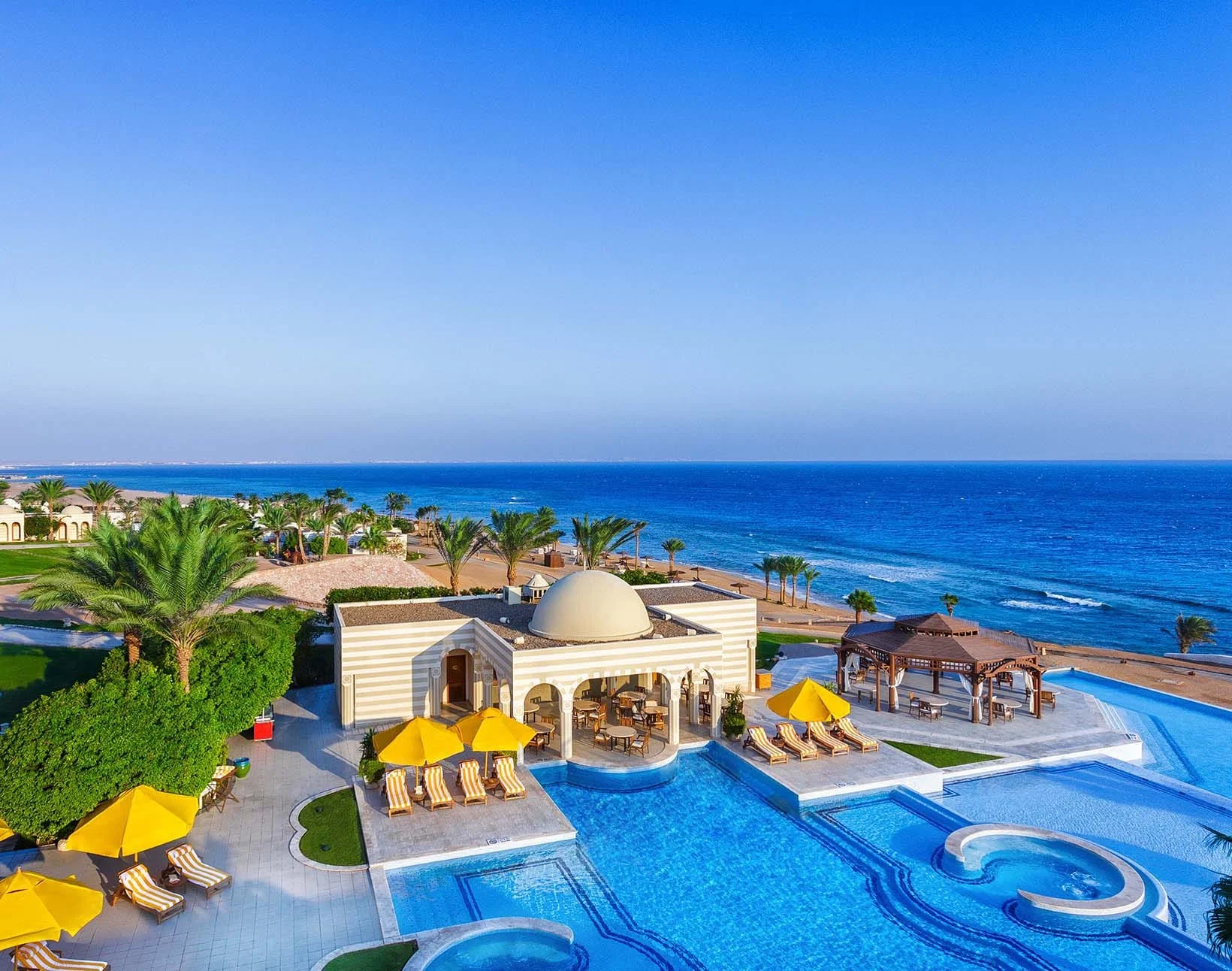 The Oberoi Sahl Hasheesh · Poollandschaft mit Blick auf das Rote Meer