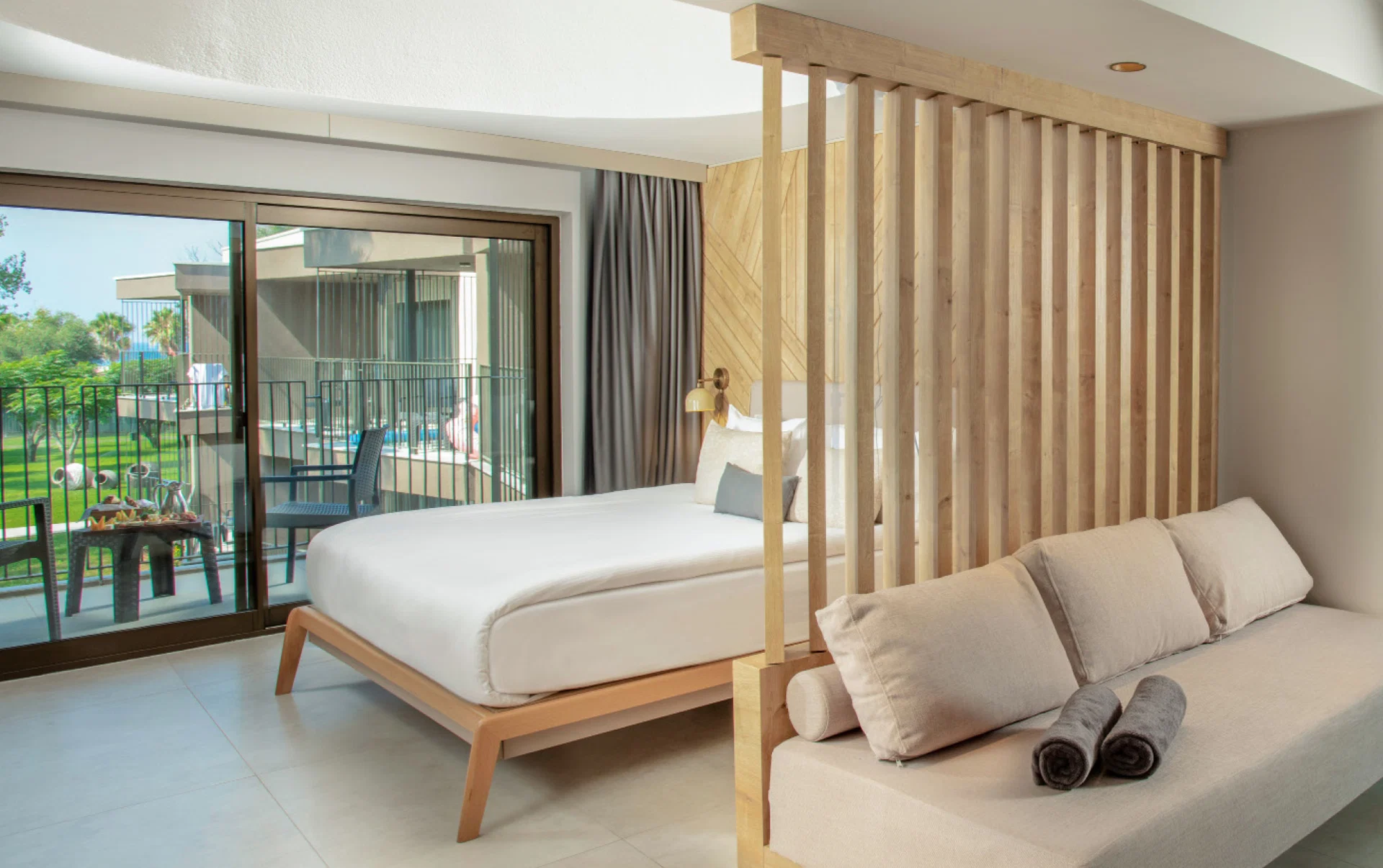 Paloma Orenda · JUNIOR SUITE MIT MEERBLICK
