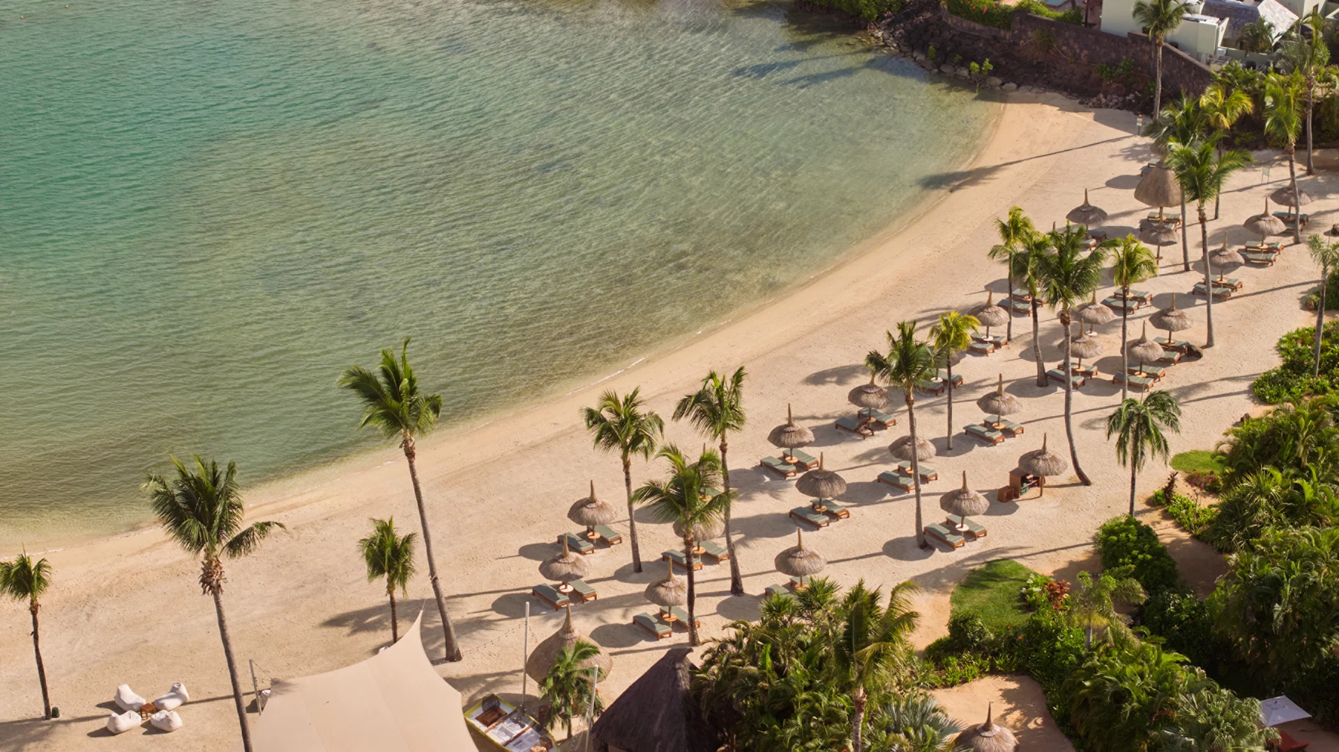 Four Seasons Resort Mauritius at Anahita · Strand und Lagune