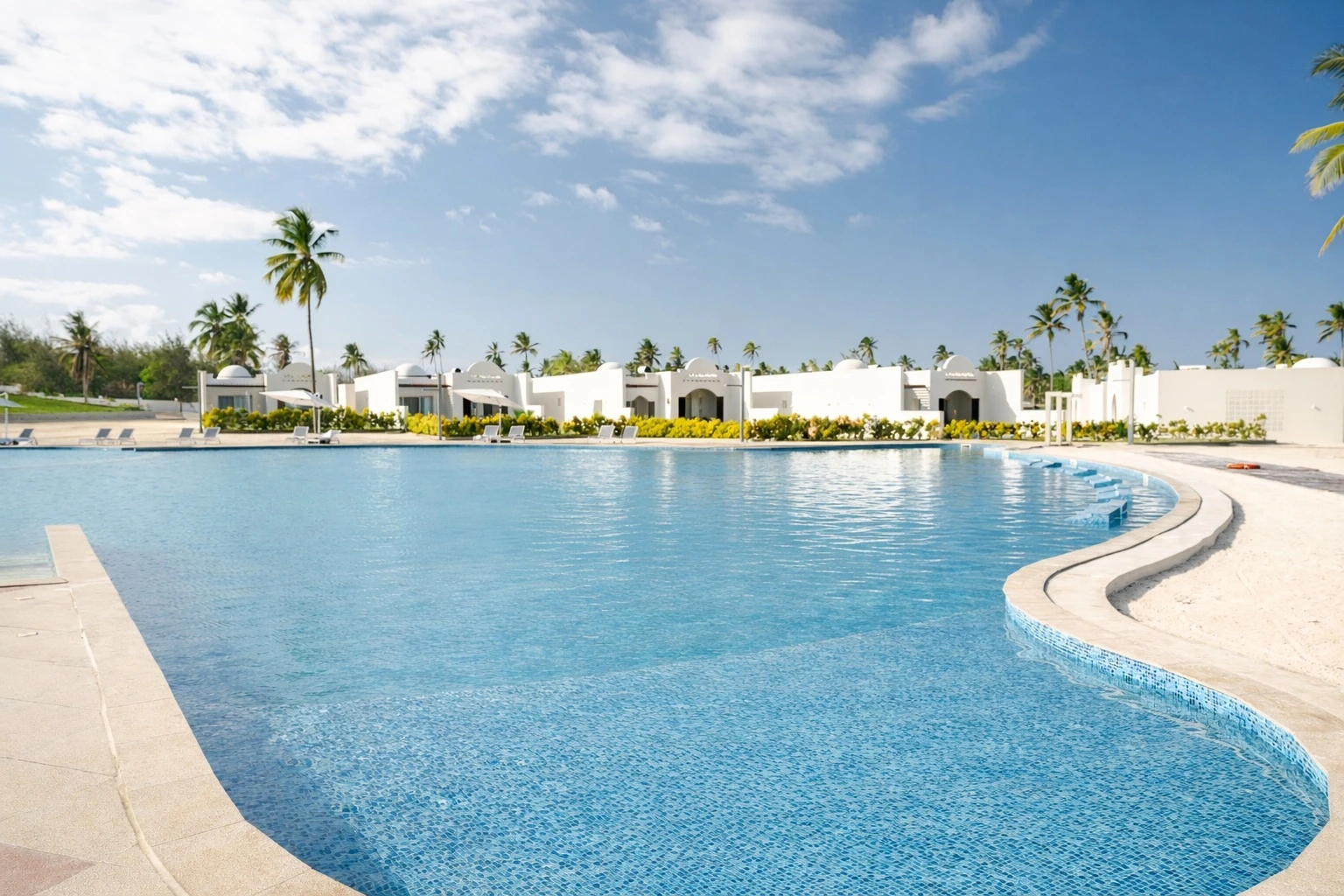 Diamonds Bijoux · Großer Resortpool und Garten