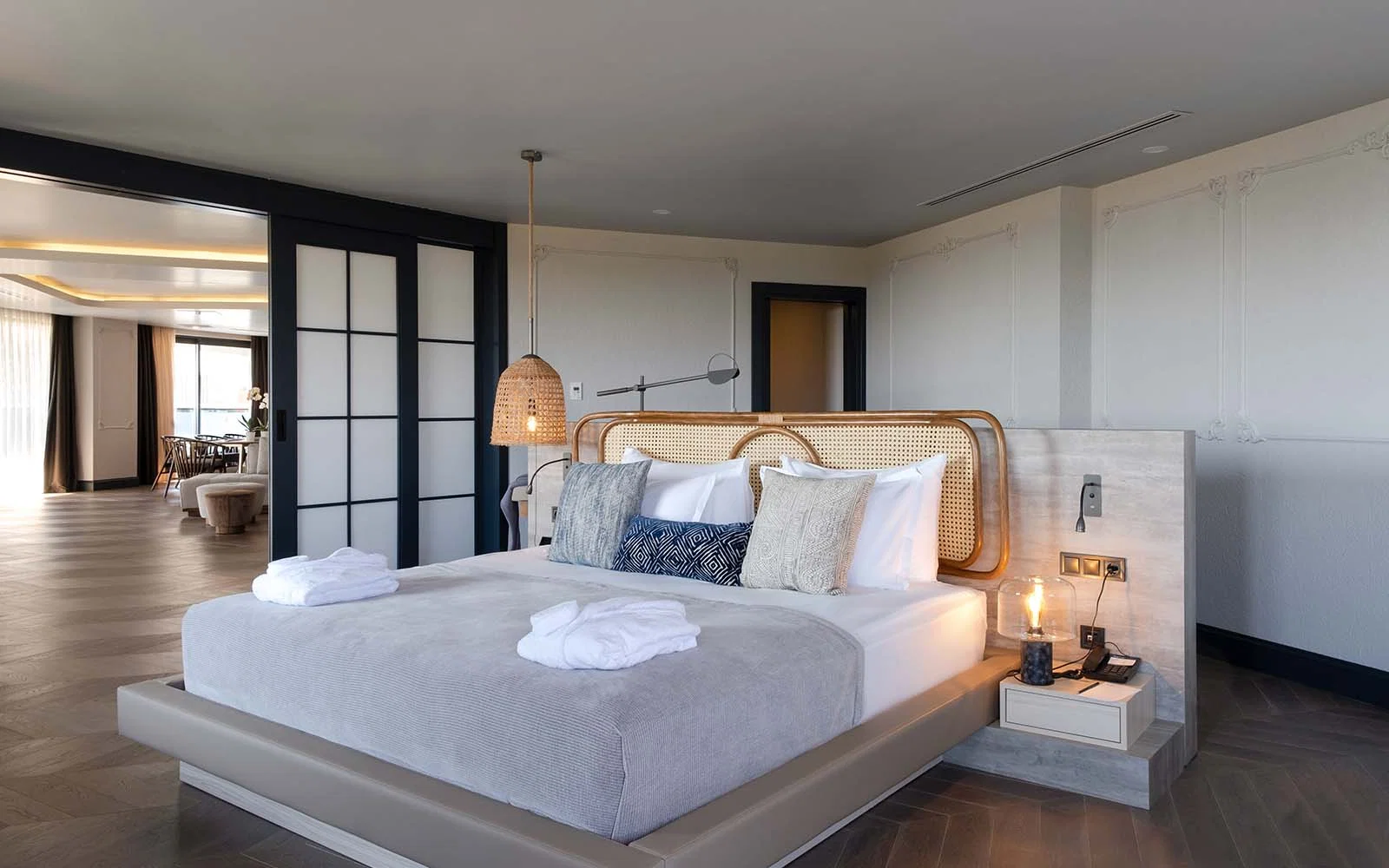 LIU Resorts · UNIQUE SUITE