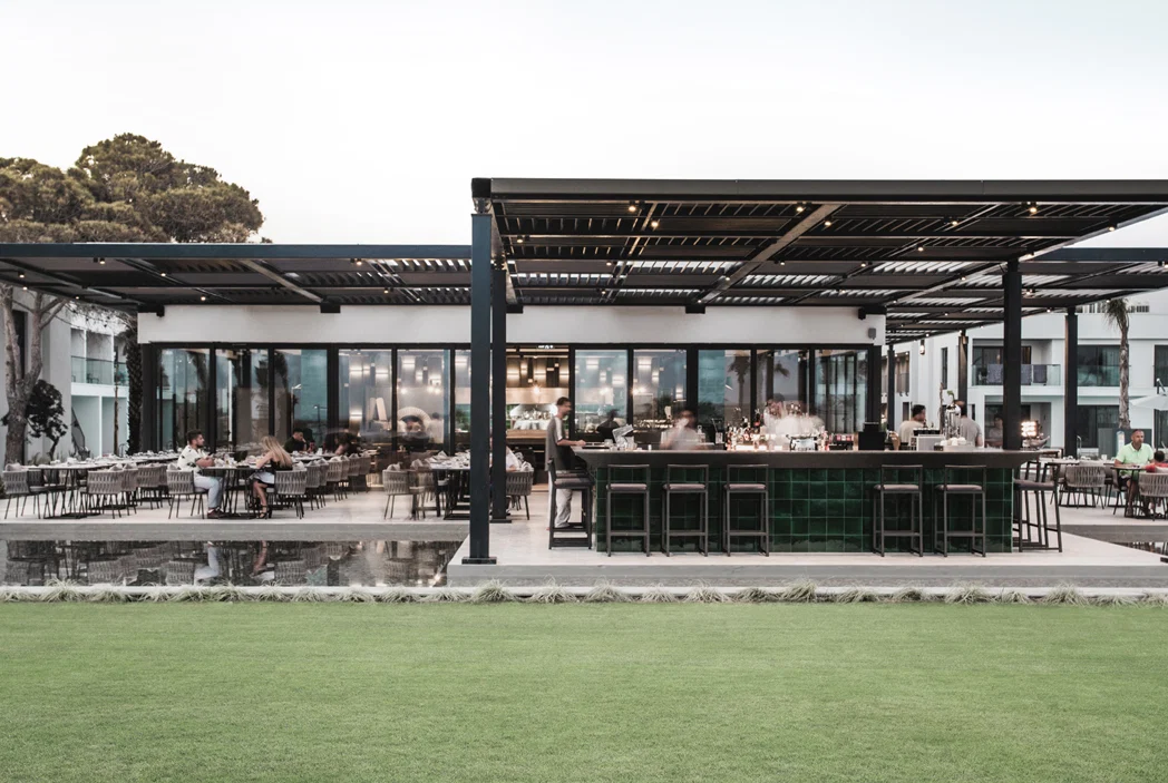 Paloma Finesse Side · Med Kitchen Bar