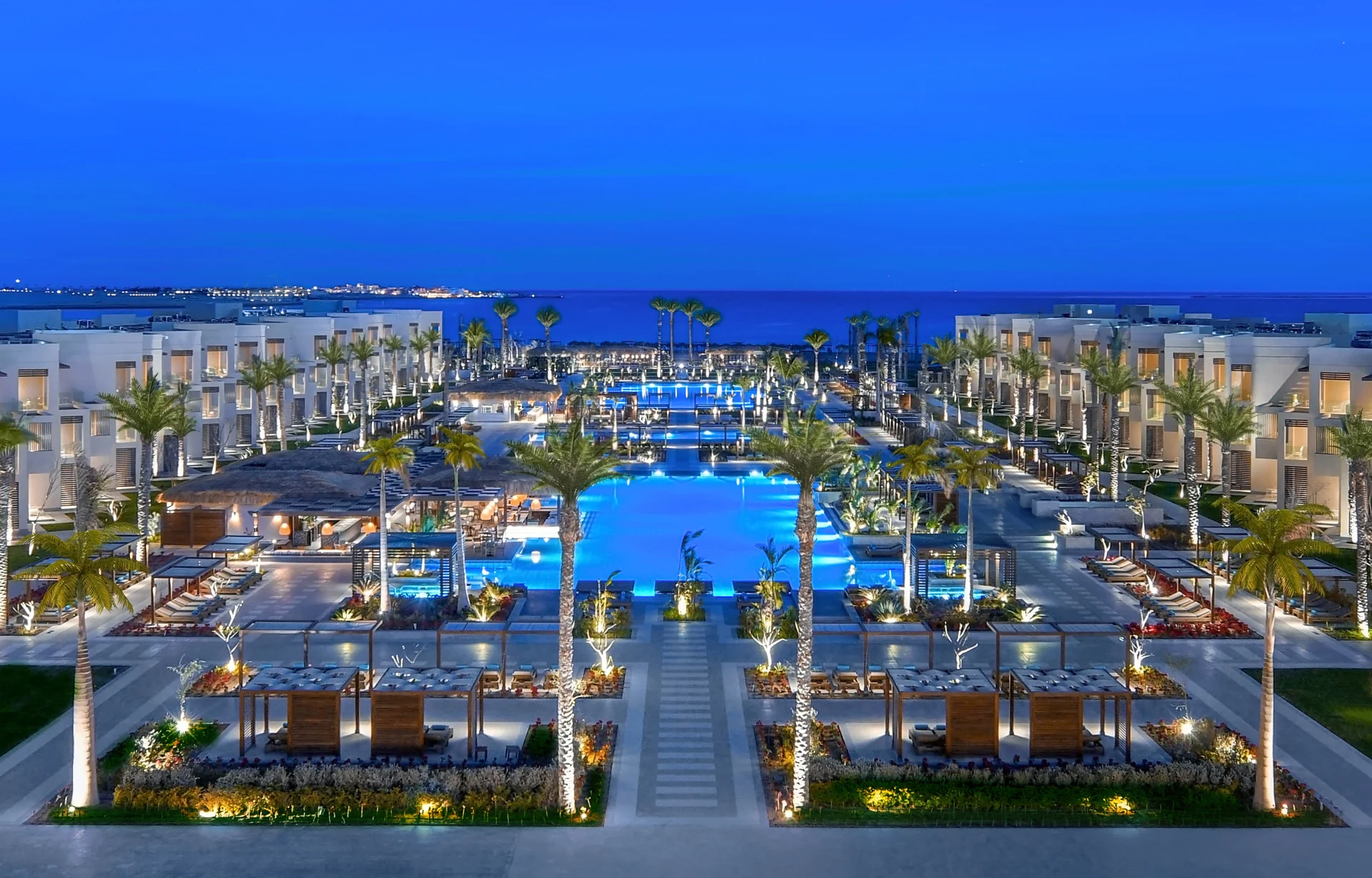 Steigenberger Resort Ras Soma · Resort und Pools im Abendlicht