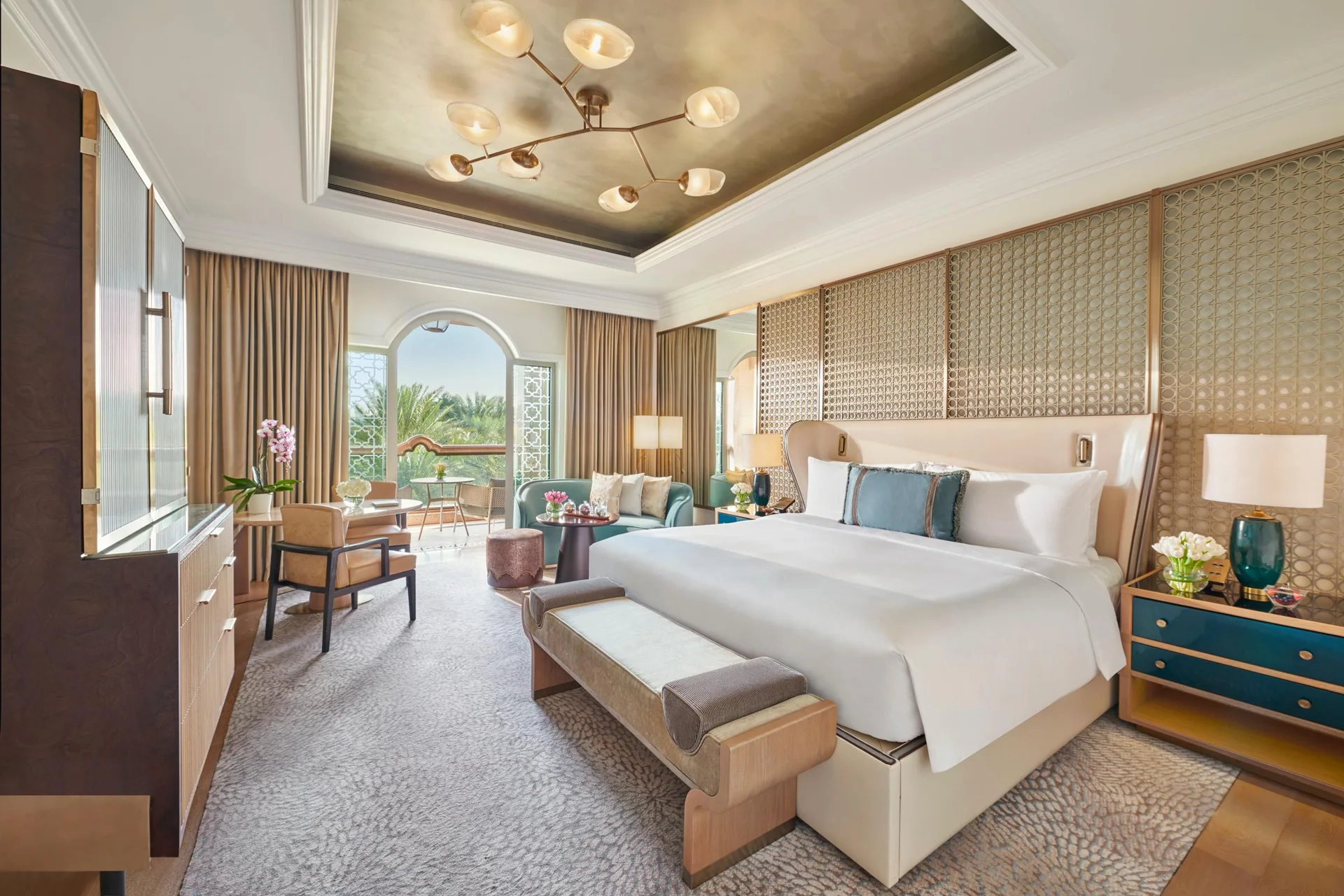Emirates Palace Mandarin Oriental, Abu Dhabi · Deluxe-Zimmer mit Gartenblick