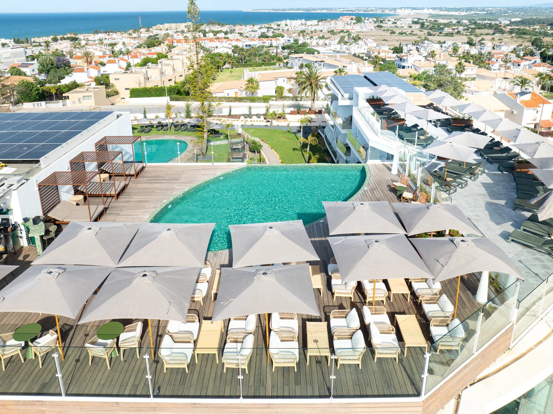 ananea Castelo Suites Algarve · Rooftop-Pool mit Blick über die Algarve