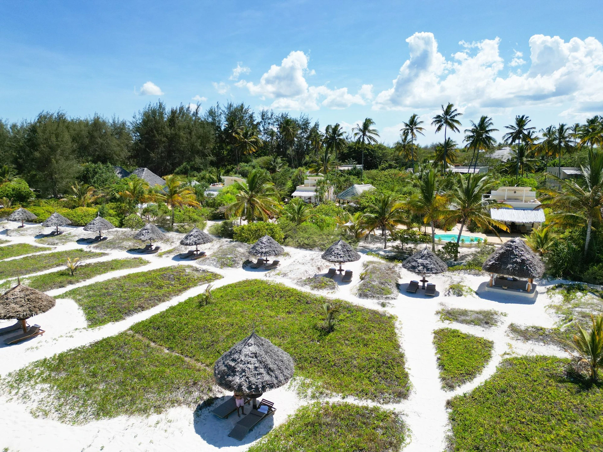 Zanzibar White Sand Luxury Villas & Spa · Helle Gesamtansicht am Paje Beach