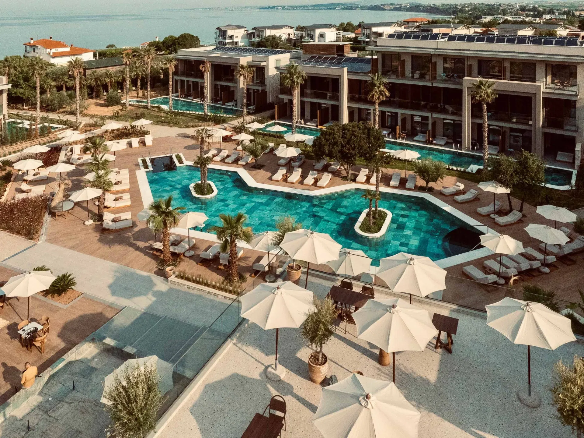 Portes Theros · Hotel und Meer
