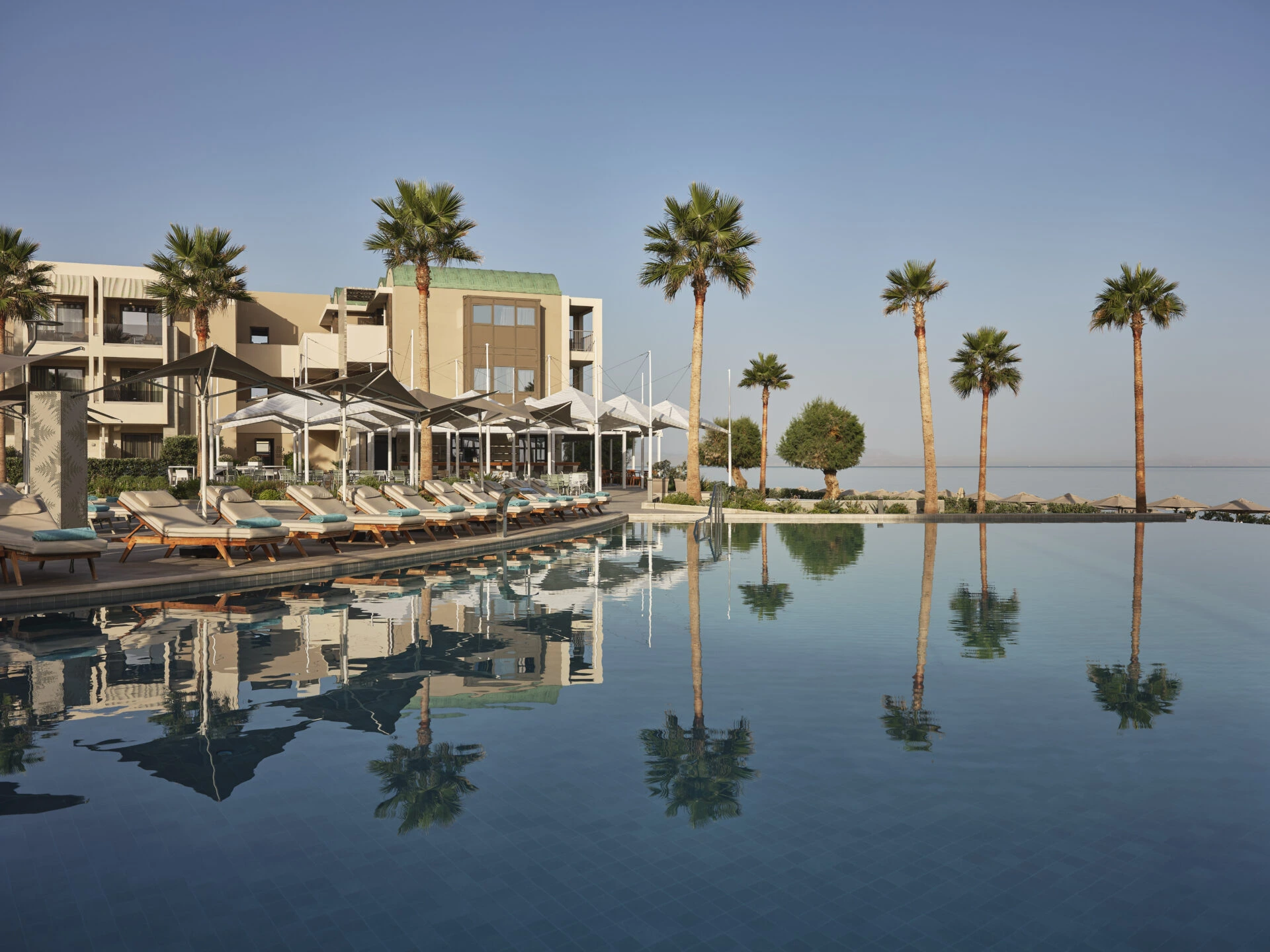 Amira Luxury Resort & Spa · Pool und Meerblick