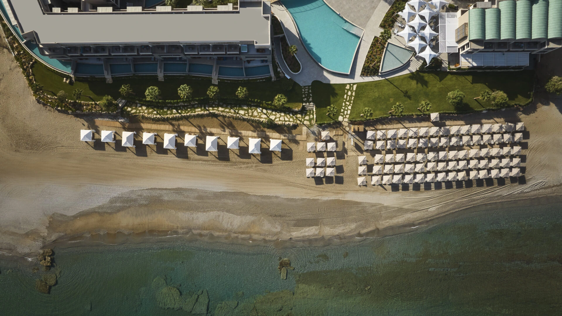 Amira Luxury Resort & Spa · Pool & Strand