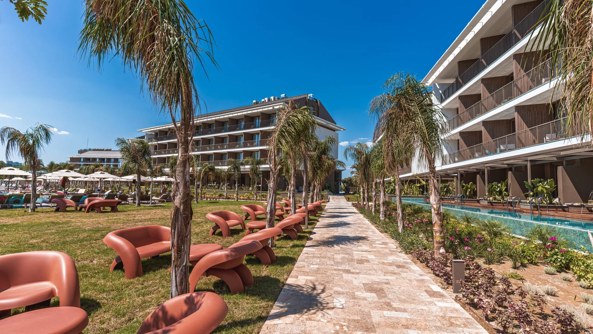 Sentido Serra Resort · Garten und Poolbereiche der Anlage