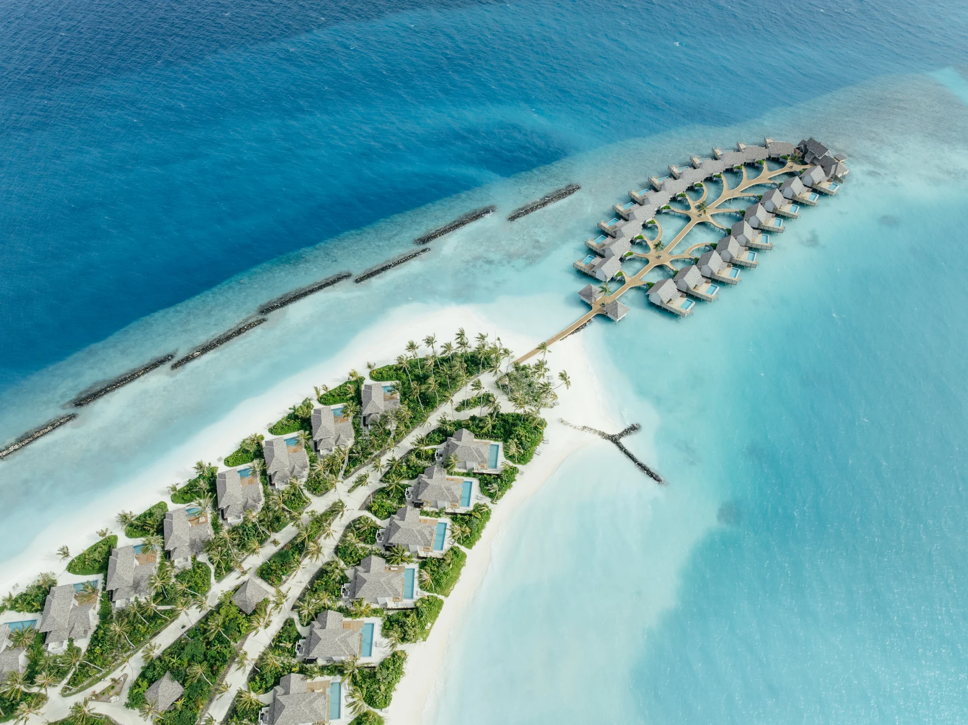 ananea Madivaru Maldives · Resort und Wasser-Villen aus der Luft