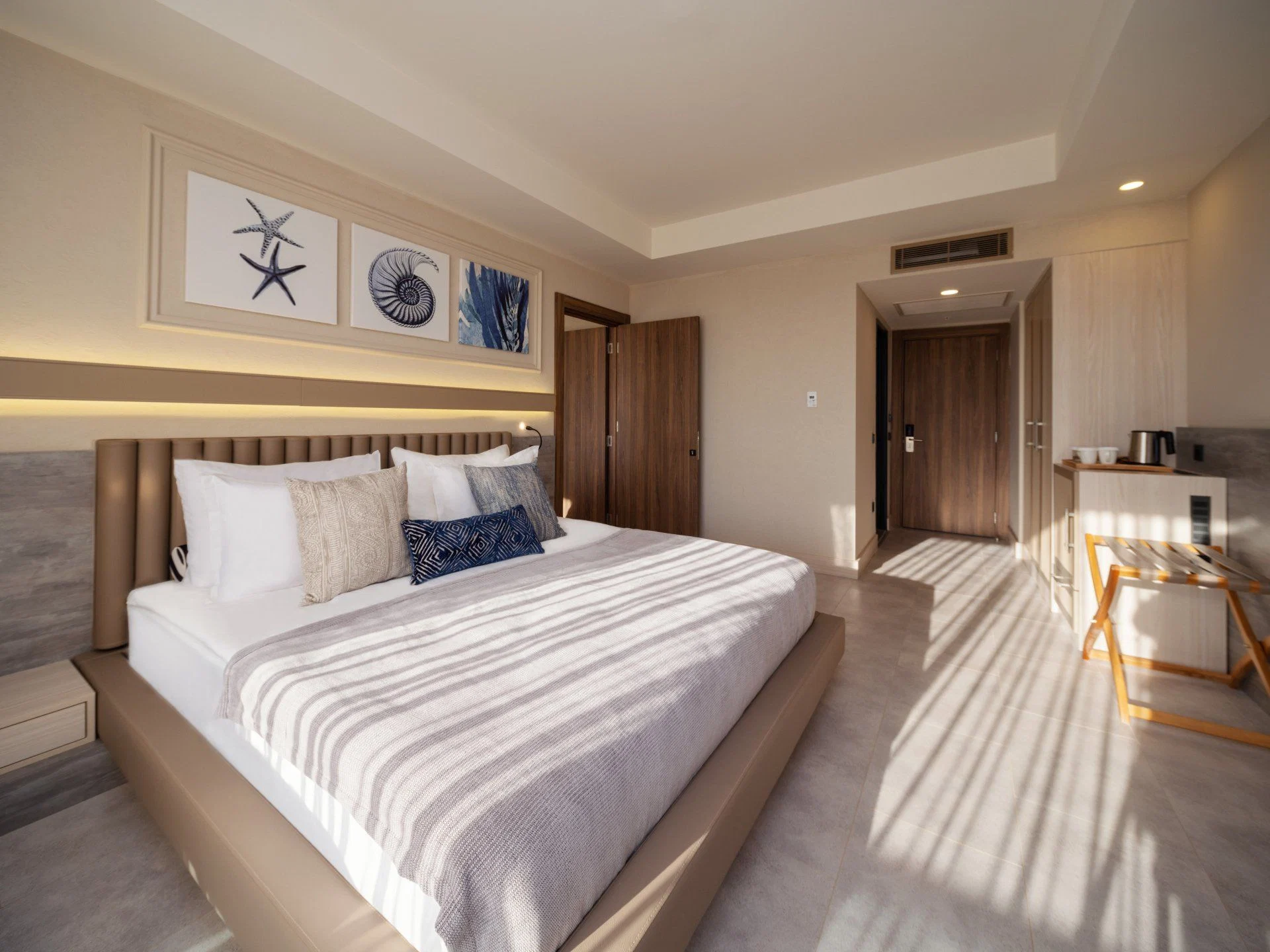 LIU Resorts · FAMILY ROOM