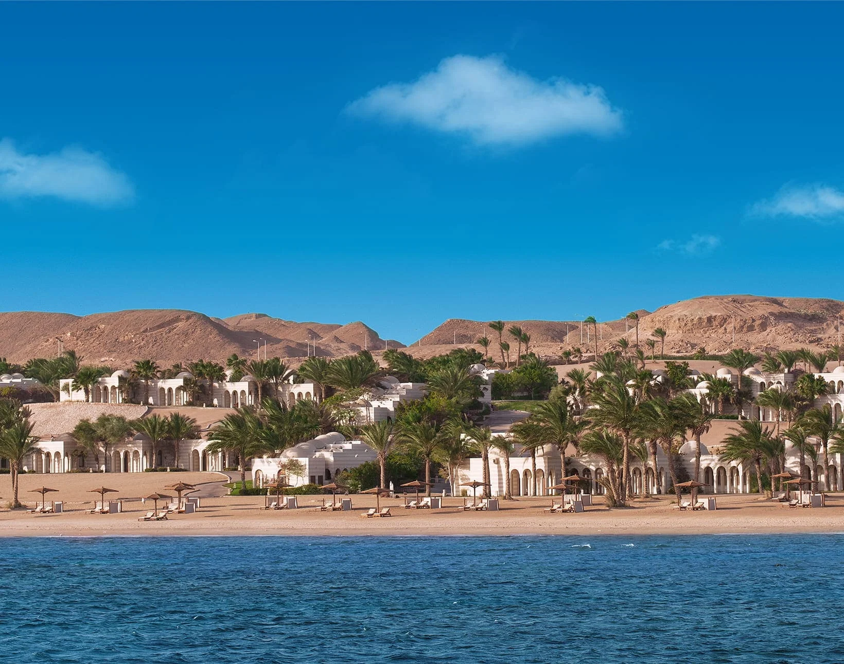 The Oberoi Sahl Hasheesh · Resort und Strand vom Roten Meer aus