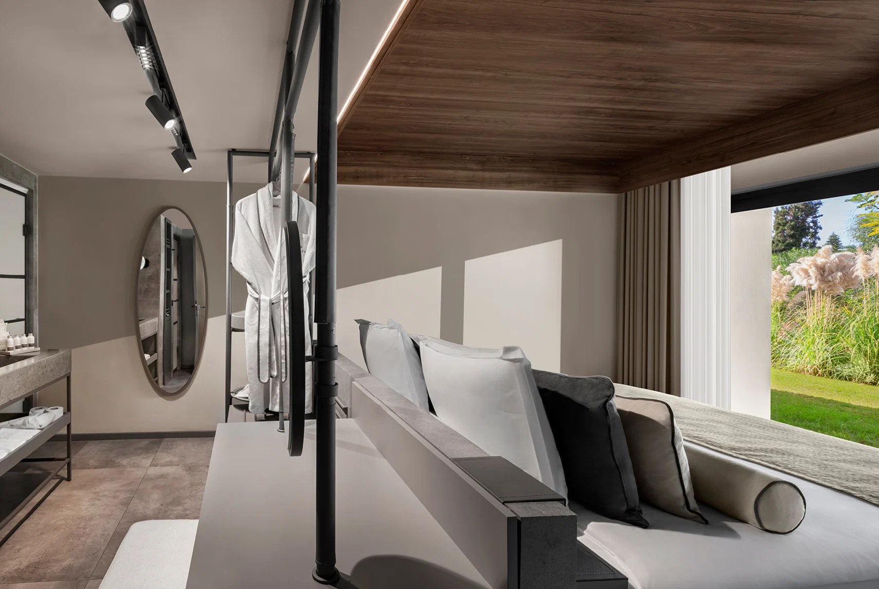 Paloma Finesse Side · Große FAMILIENSUITE MIT TERRASSE UND GARTENBLICK