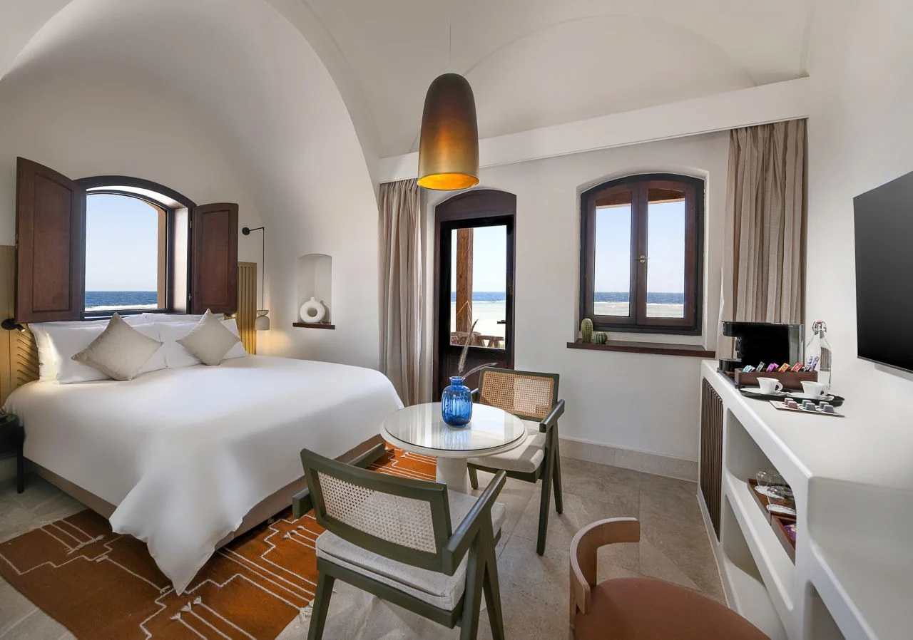 Mövenpick Resort El Quseir · Premium-Zimmer mit Queensize-Bett und Meerblick