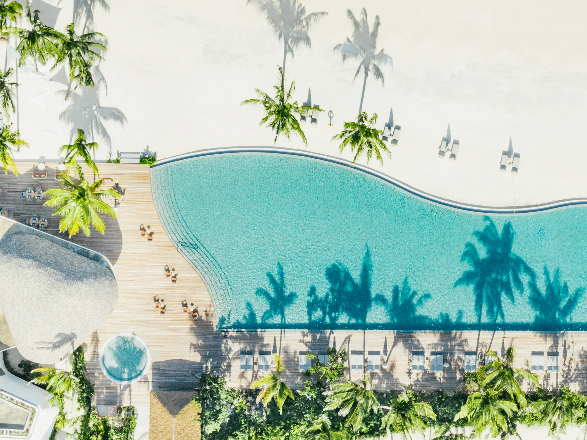 ananea Madivaru Maldives · Pool, Strand und Lagune aus der Luft