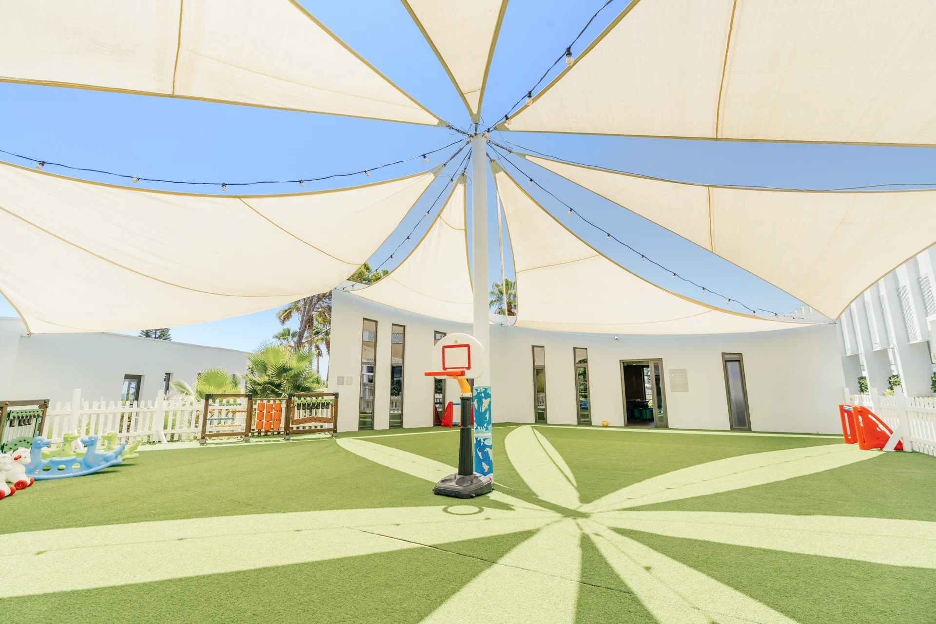 Paloma Finesse Side · The Play House