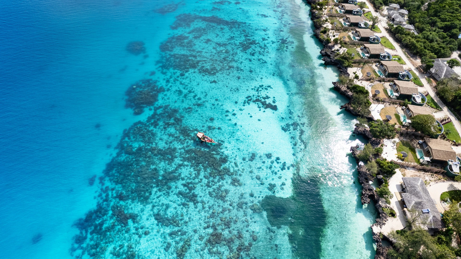 Bawe Island Zanzibar · Küste mit Strandvillen und Lagune