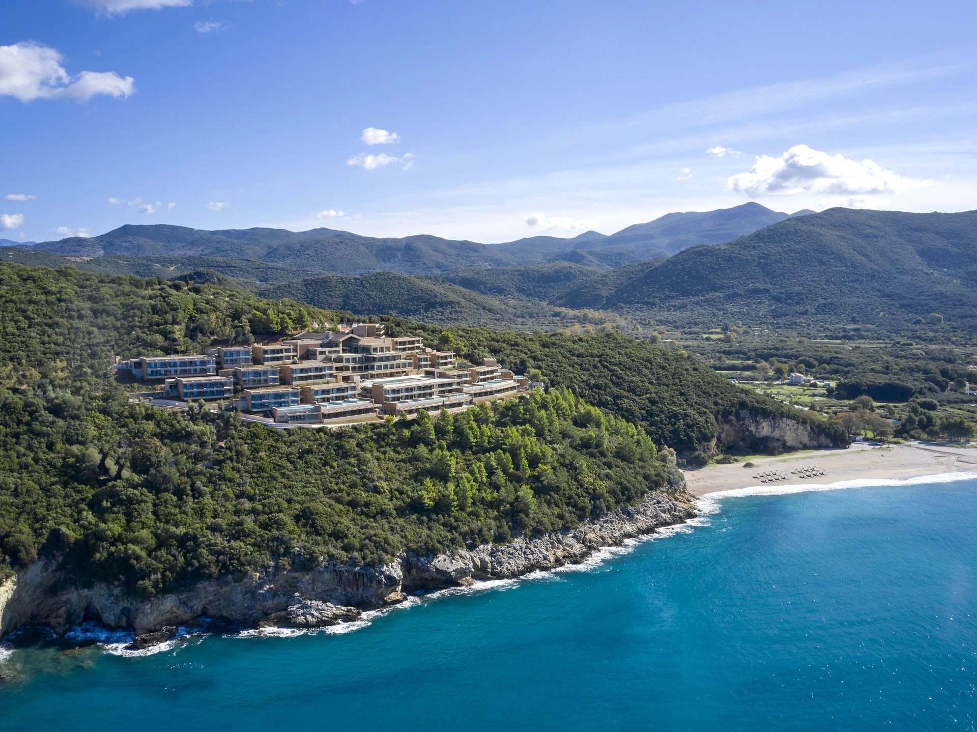Elix, Mar-Bella Collection · Gesamtansicht über dem Karavostasi-Strand