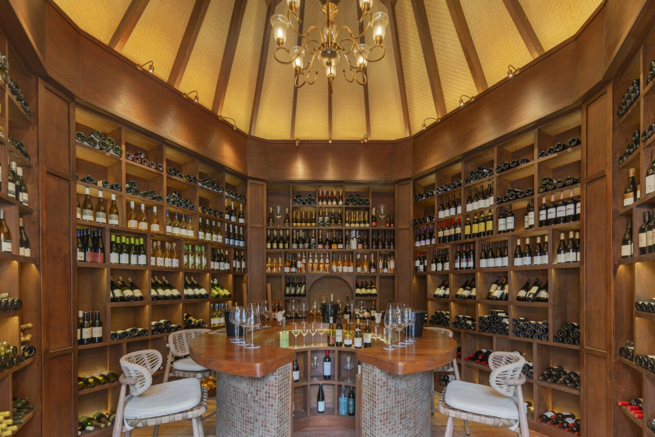 Meyyafushi Maldives · Raa – Wine Cellar