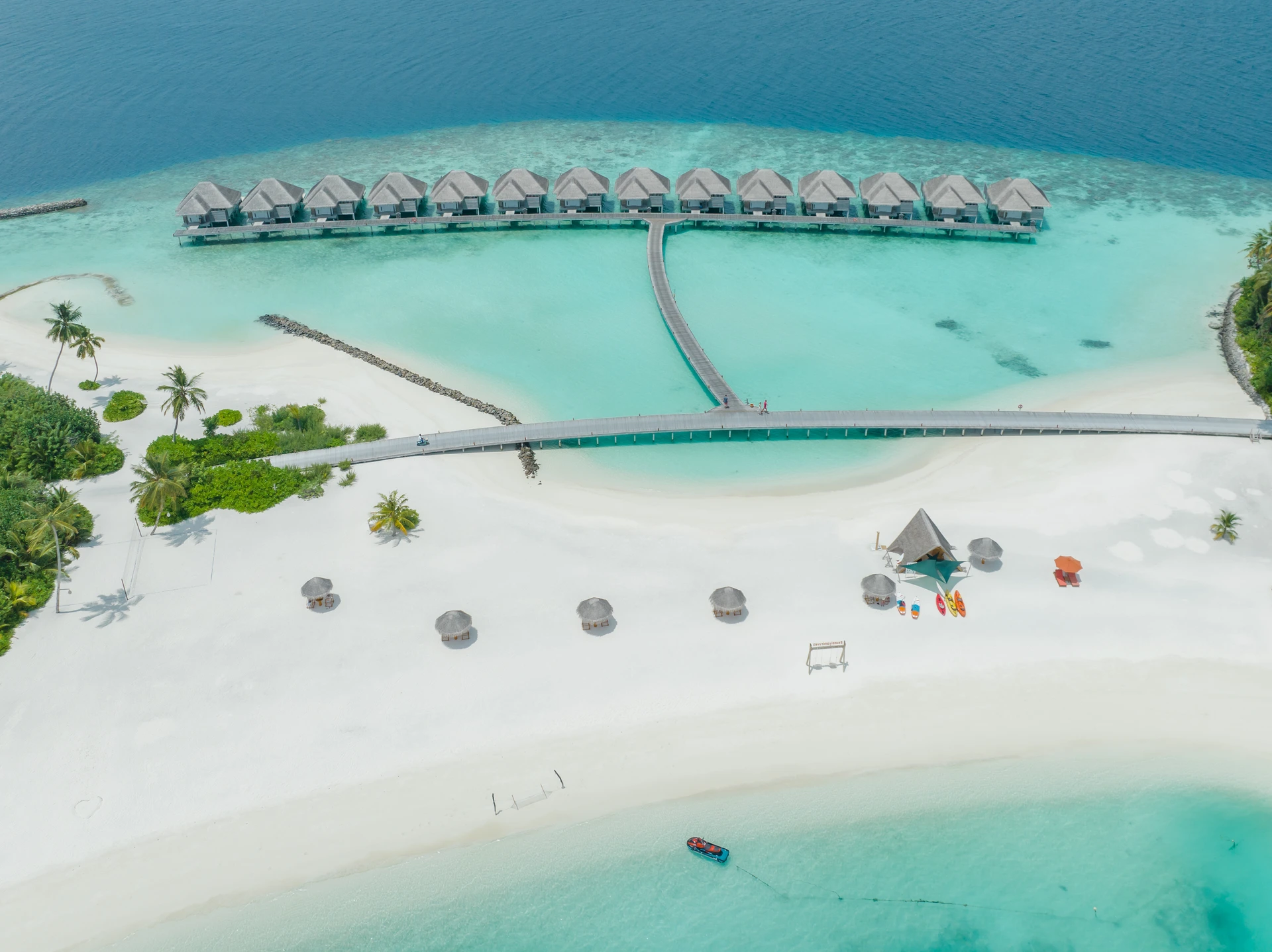 Sun Siyam Iru Veli · Sandstrand und Wasservillen