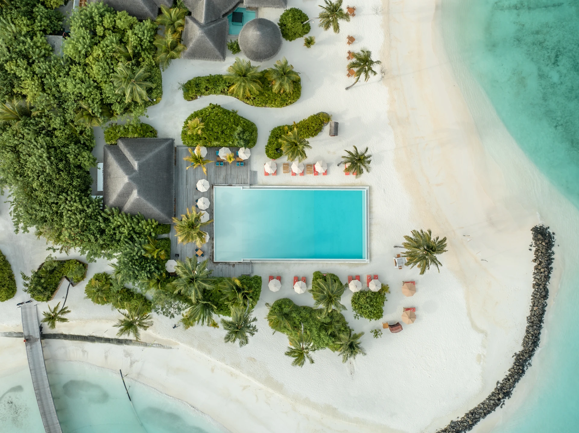 Sun Siyam Iru Veli · Fresh Water Pool und Strand