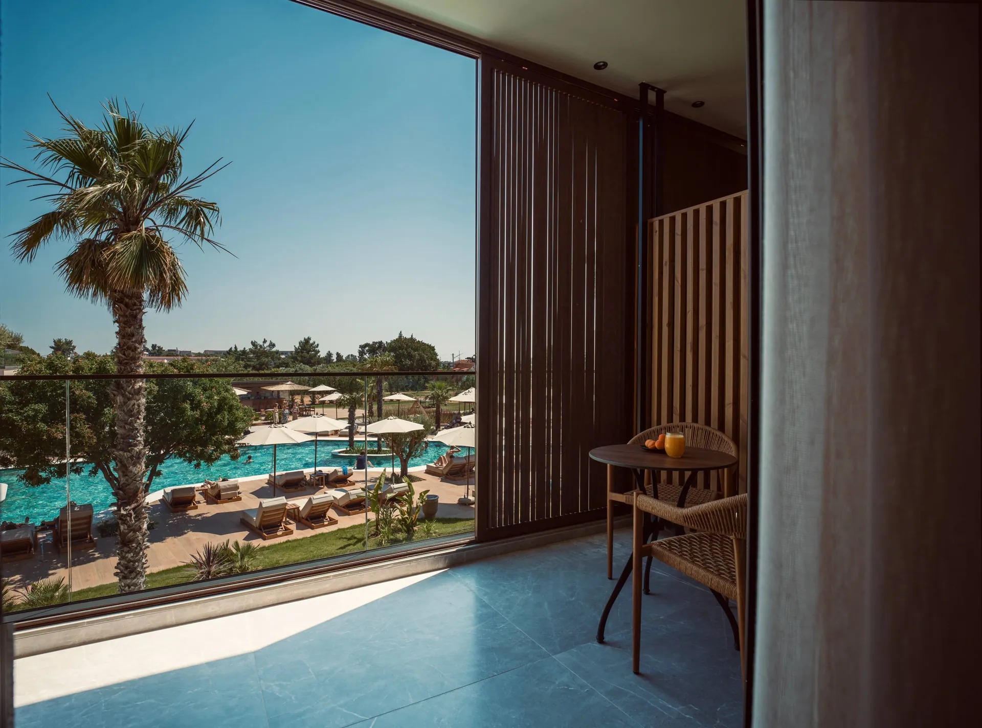 Portes Theros · Doppelzimmer mit Poolblick