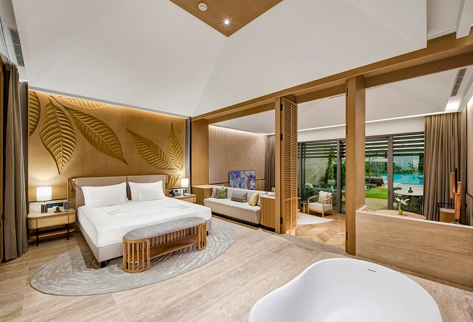 Amber Lagoon Suite · Regnum The Crown