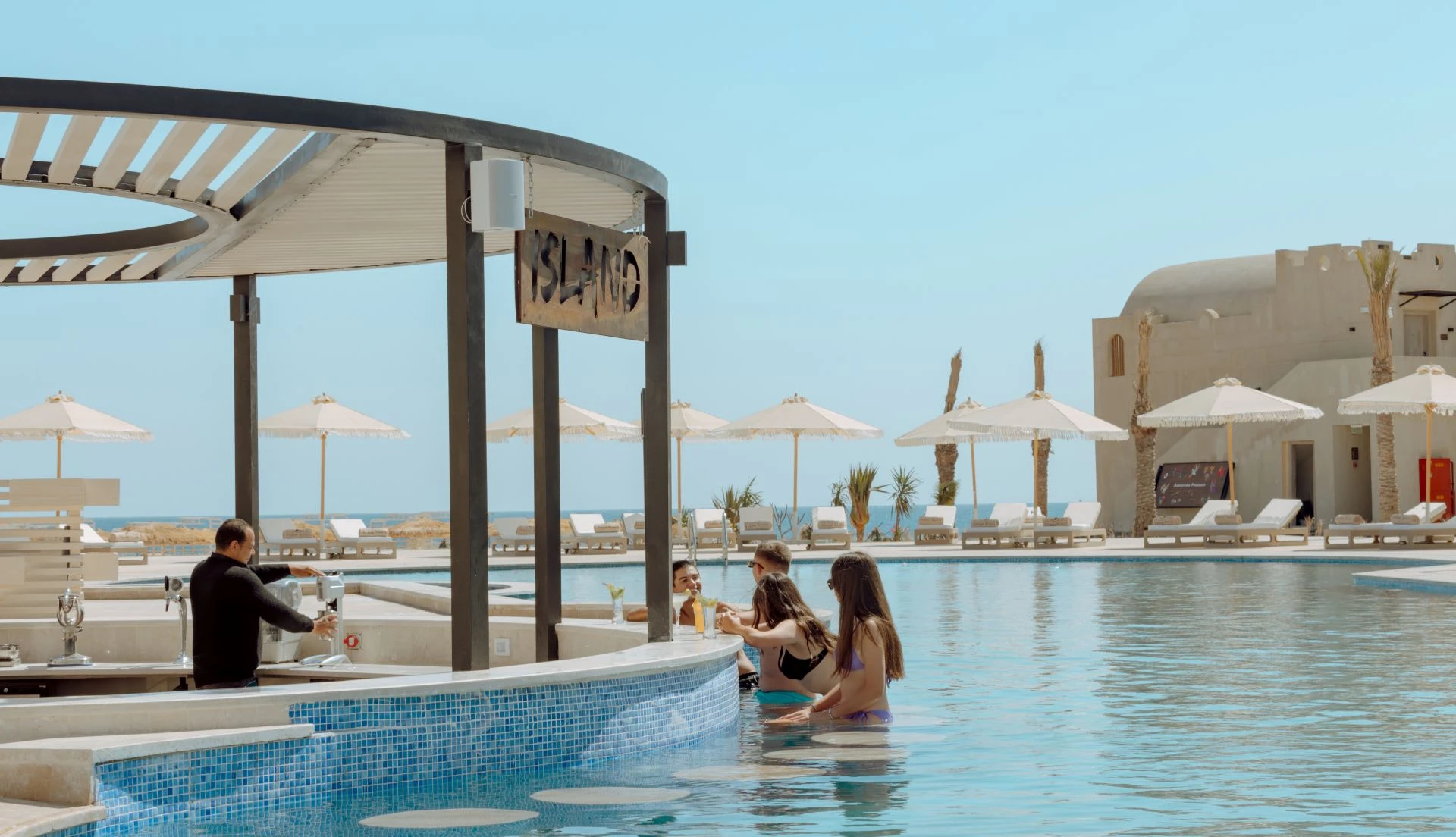 Island Pool Bar im SUNRISE Anjum Resort